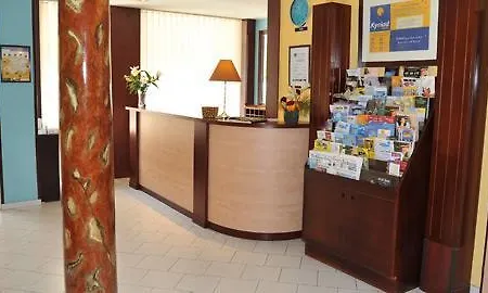 芒通里维埃拉酒店 酒店