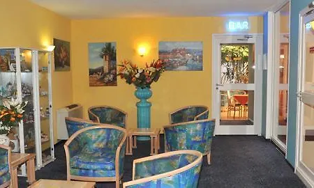 芒通里维埃拉酒店 3* 芒通