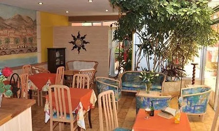 芒通里维埃拉酒店 酒店 3*