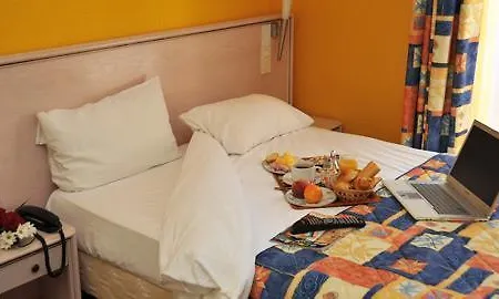 芒通里维埃拉酒店 3* 芒通