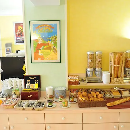 芒通里维埃拉酒店 酒店