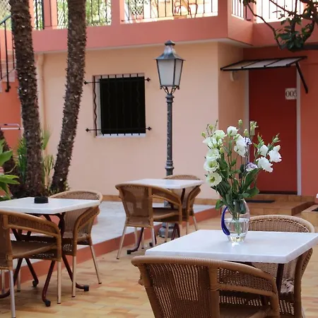 芒通里维埃拉酒店