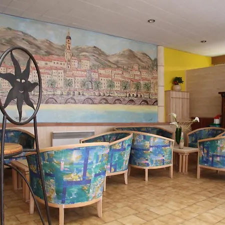 芒通里维埃拉酒店 3* 芒通