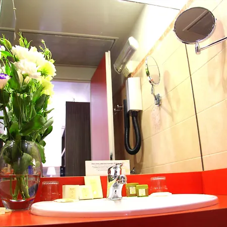 芒通里维埃拉酒店 3*