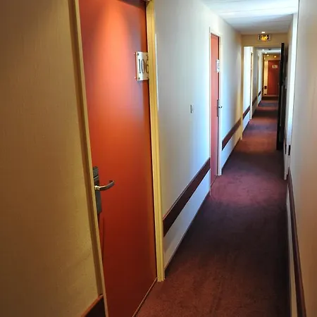 芒通里维埃拉酒店 酒店