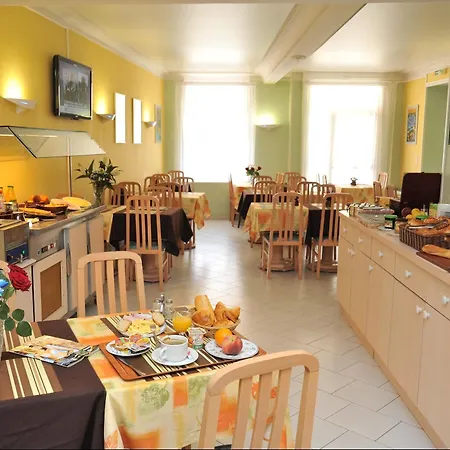 芒通里维埃拉酒店