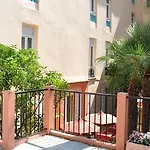 Отель Riviera 3*