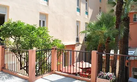 Hotell Riviera 3*