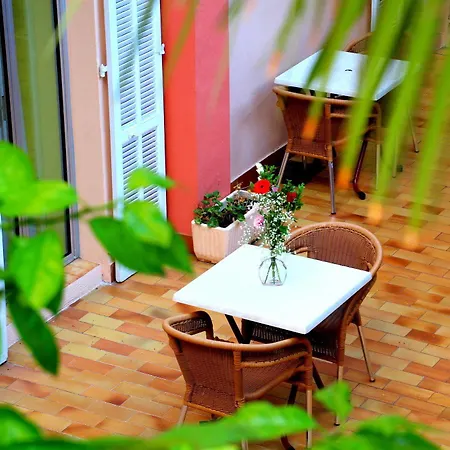 Готель Riviera Мантон