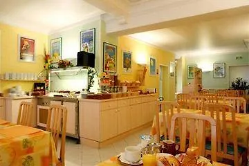 Riviera 3* Мантон