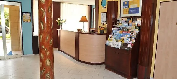 Riviera Готель