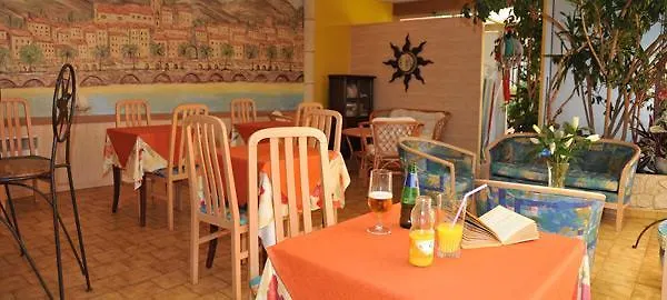 Riviera Готель